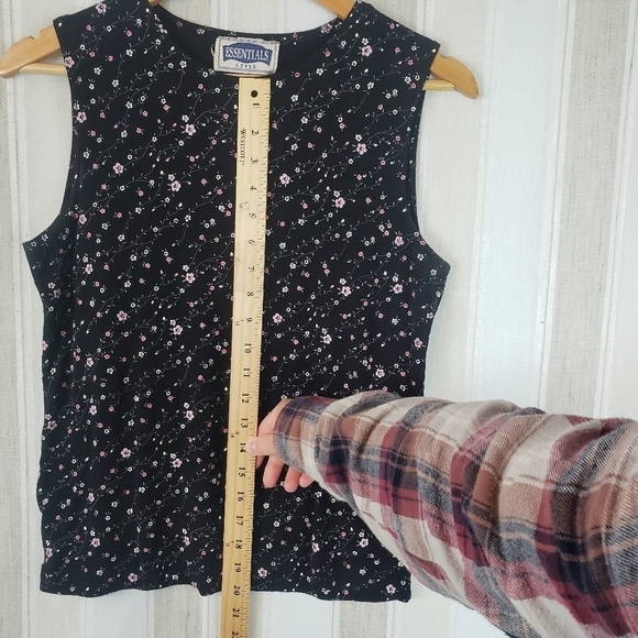 Vintage Ditzy Floral Tank Top Black Size Medium/Large - Picture 7 of 9